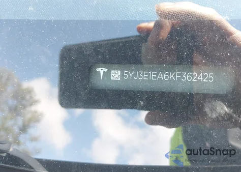 2019 Tesla Model 3 Long Range/Mid Range/Standard Range/Standard Range Plus z USA, uszkodzony, nr VIN 5YJ3E1EA6KF362425